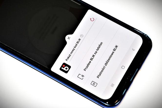 Przelewy BLIK wysyłane na telefon trafiają do nieznajomych