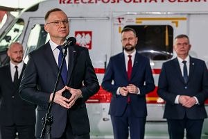 Prezydent Andrzej Duda dzwoni do posła PiS i ujawnia kulisy rozmowy z szefem MON. Określa ją jako "przyzwoitą".