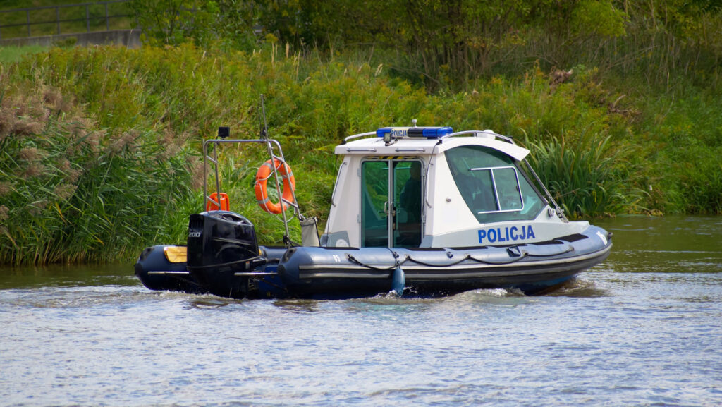 Tragedia na brzegu jeziora. 23-letni mężczyzna stracił życie.