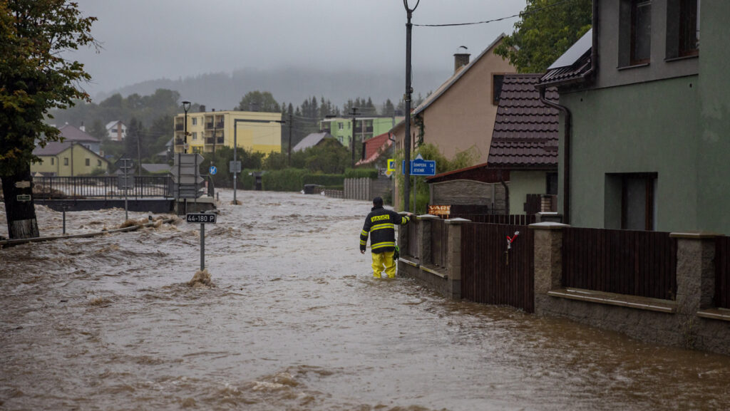 Poszukiwane są cztery osoby, które porwały rzekę w Czechach.