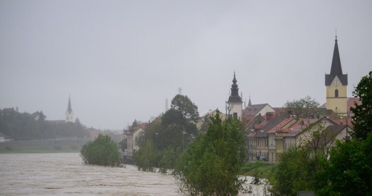 Kofola, słynna słowacka marka napojów, zmaga się z powodzią, która dotknęła zakład produkcyjny. To jednak niejedyny problem.