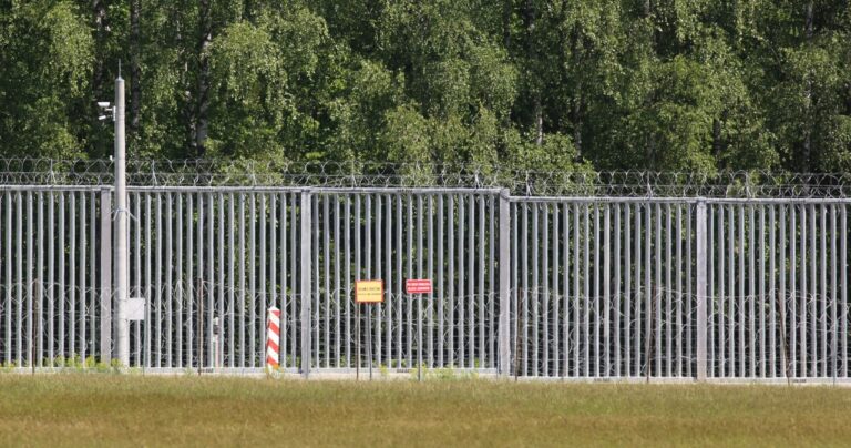 Migranci dokumentują atak na granicę - nagrania trafiają do internetu