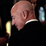 Osoby, które wcześniej go podziwiały, obecnie wyrażają gniew z powodu bezwstydnego lansowania się przy Trumpie. Jednakże to nie Jeff Bezos uległ zmianie, a reguły [OPINIA]