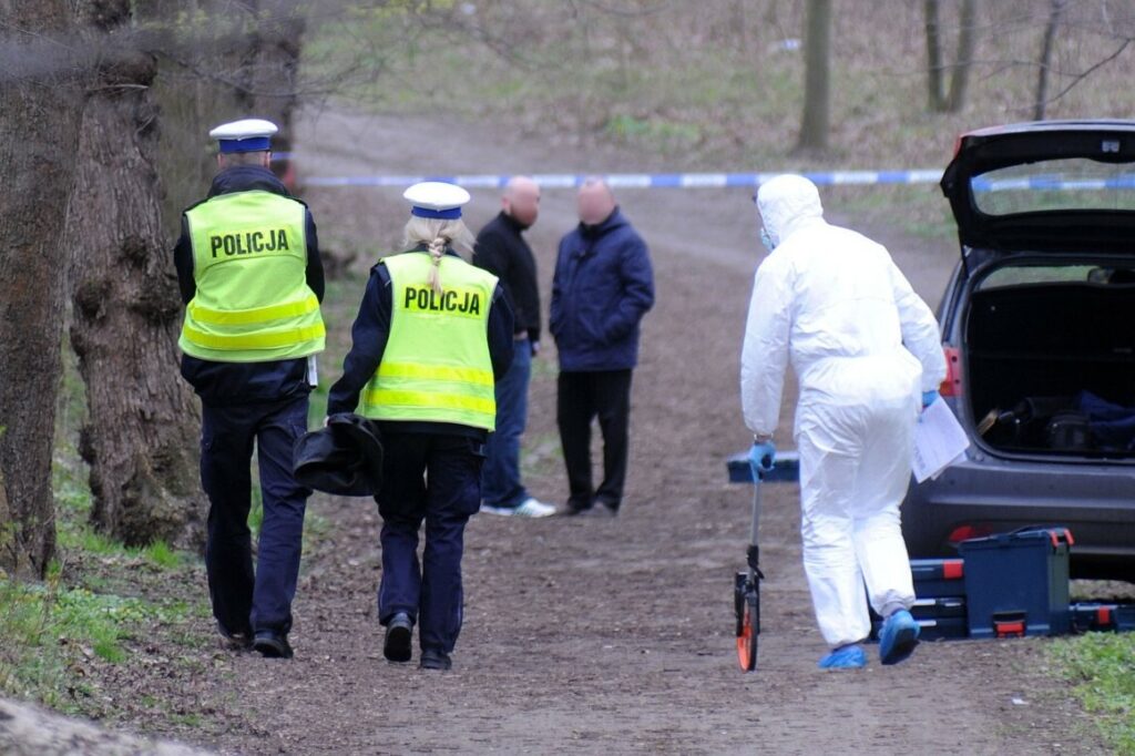 Oto kilka propozycji unikalnych tytułów o zachowanym sensie: 1. Matka podejrzanego o zabójstwo Mai przemówiła. Tak wypowiedziała się o swoim synu 2. Matka osoby zatrzymanej ws. śmierci Mai komentuje sprawę. Opublikowała poruszające słowa o synu 3. Tak matka aresztowanego w sprawie Mai wypowiedziała się o synu 4. Słowa matki zatrzymanego w związku ze sprawą Mai. Tak mówi o synu 5. Matka podejrzanego w sprawie Mai zabrała głos – oto, co napisała o swoim dziecku