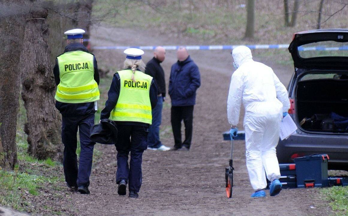 Oto kilka propozycji unikalnych tytułów o zachowanym sensie: 1. Matka podejrzanego o zabójstwo Mai przemówiła. Tak wypowiedziała się o swoim synu 2. Matka osoby zatrzymanej ws. śmierci Mai komentuje sprawę. Opublikowała poruszające słowa o synu 3. Tak matka aresztowanego w sprawie Mai wypowiedziała się o synu 4. Słowa matki zatrzymanego w związku ze sprawą Mai. Tak mówi o synu 5. Matka podejrzanego w sprawie Mai zabrała głos – oto, co napisała o swoim dziecku
