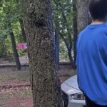 Nieznana torba znaleziona w zaroślach. Mężczyzna w pośpiechu zakładał ubranie