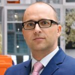 Alternatywne źródła energii pod presją Produkcja energii odnawialnej w warunkach napięć Sektor OZE mierzy się z wyzwaniami Presja na odnawialne źródła energii rośnie OZE w obliczu zwiększonych wyzwań Rynek energetyki odnawialnej pod presją Energetyka odnawialna w trudnej sytuacji