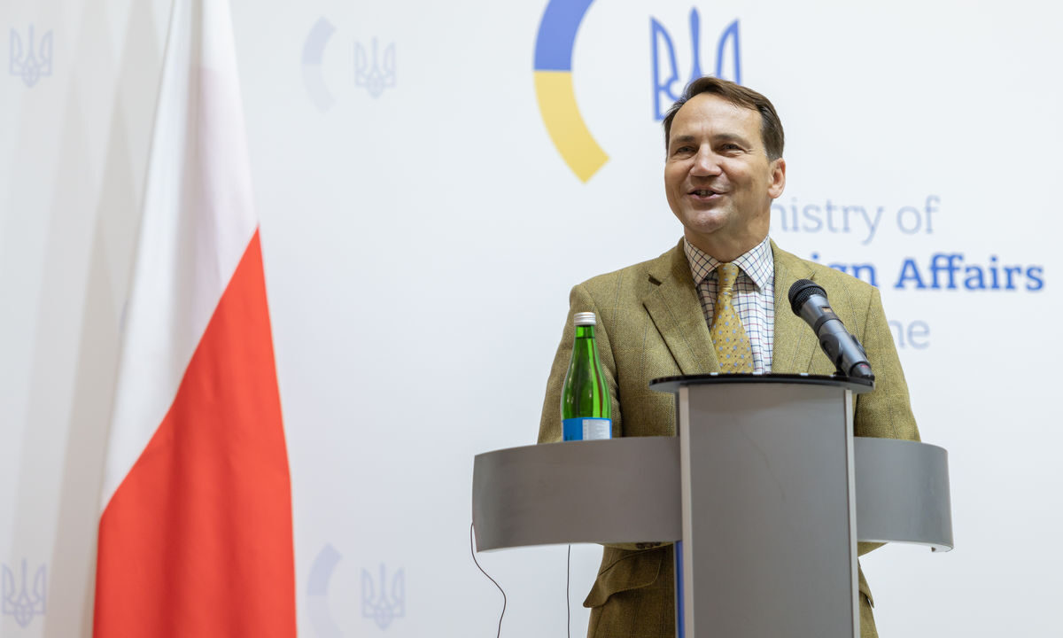 Radosław Sikorski apeluje o ostrożność wobec rosyjskich fałszywych narracji dotyczących dronów