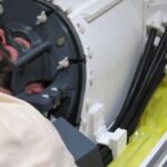 Ultradźwiękowy kask rewolucjonizuje leczenie schorzeń mózgu – alternatywa dla operacji