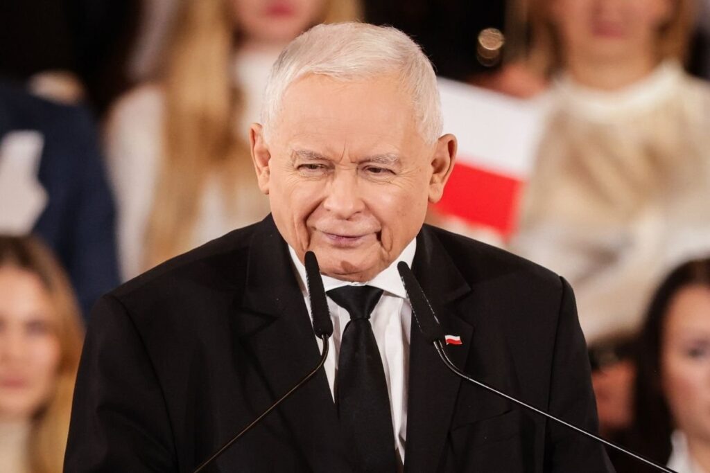 Wewnętrzny sondaż PiS przyniósł wieści, które ucieszyły Jarosława Kaczyńskiego