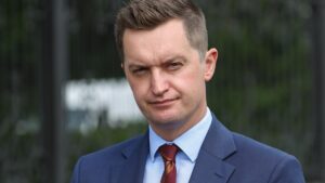 Odpowiedzialność za system kaucyjny: Próba przypisania "winy Tuska" za projekt PiS