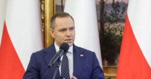 Rząd szykuje legislacyjną ofensywę – dziesiątki projektów trafiają do biurka Nawrockiego