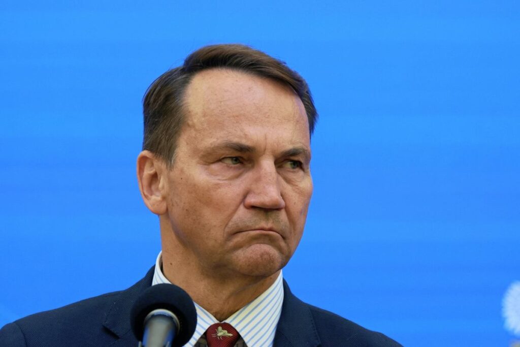 Kontrowersyjny wpis Sikorskiego. Poseł KO reaguje stanowczo