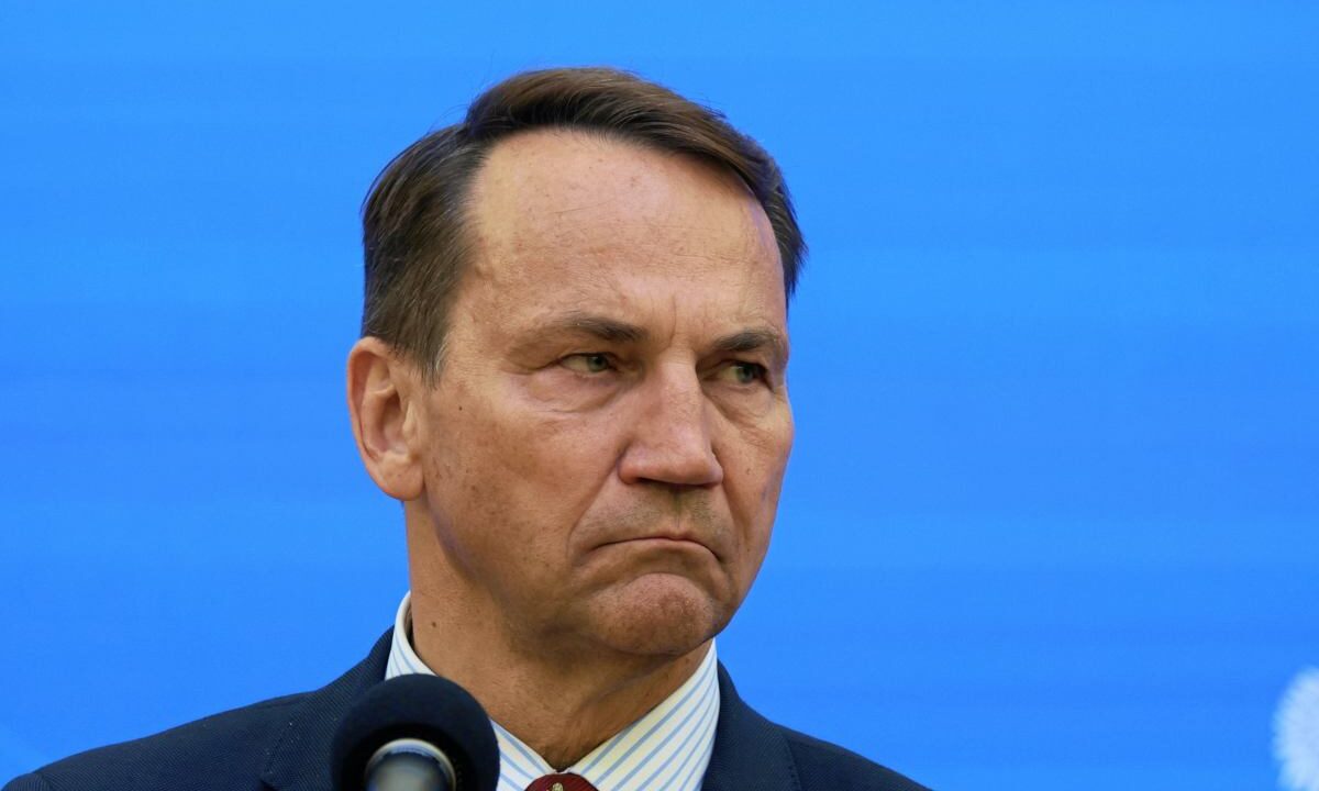 Kontrowersyjny wpis Sikorskiego. Poseł KO reaguje stanowczo
