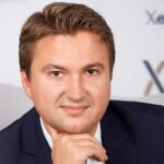 Oto kilka propozycji unikalnego tytułu, zachowujących sens oryginału: 1. W niektórych miejscach wokół sztucznej inteligencji rodzi się już spekulacyjna bańka 2. Miejscami wokół SI zaczyna narastać spekulacyjny entuzjazm 3. Tu i ówdzie wokół AI powstaje już bańka inwestycyjna 4. W określonych obszarach wokół sztucznej inteligencji pojawiają się symptomy bańki spekulacyjnej 5. Lokalne rynki SI wykazują oznaki tworzenia się bańki spekulacyjnej