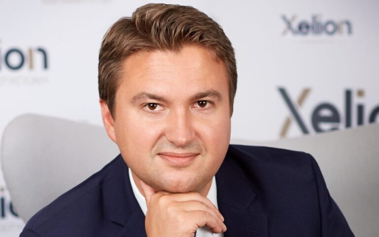 Oto kilka propozycji unikalnego tytułu, zachowujących sens oryginału: 1. W niektórych miejscach wokół sztucznej inteligencji rodzi się już spekulacyjna bańka 2. Miejscami wokół SI zaczyna narastać spekulacyjny entuzjazm 3. Tu i ówdzie wokół AI powstaje już bańka inwestycyjna 4. W określonych obszarach wokół sztucznej inteligencji pojawiają się symptomy bańki spekulacyjnej 5. Lokalne rynki SI wykazują oznaki tworzenia się bańki spekulacyjnej