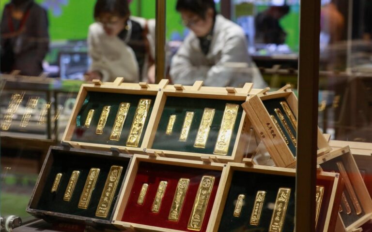 Złoto znów na fali wzrostów po krótkiej korekcie. Czy nowe rekordy są nieuniknione?