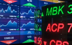 OFE masowo wyprzedają polskie akcje – TFI przejmują część papierów