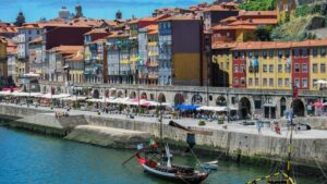 PLL LOT uruchamia nową trasę – polecimy do jednego z najstarszych portugalskich miast