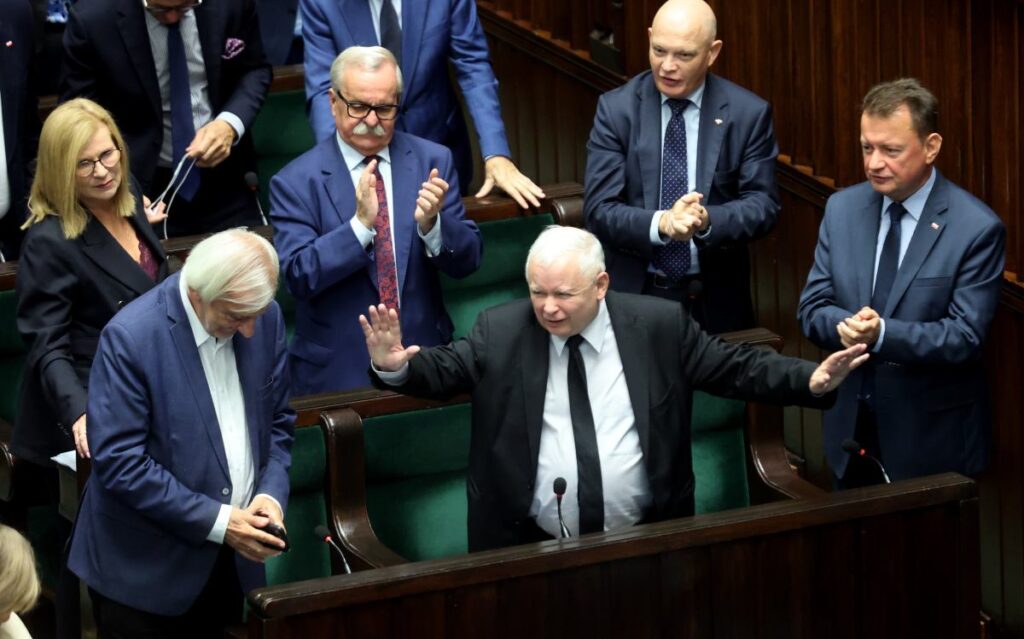 Połowa posłów PiS zignorowała polecenie Kaczyńskiego – skarbnik musiał wysłać upomnienia