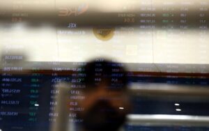 Korekta wciąż nie nadchodzi. Giełdy mocno napinają strunę napięcia