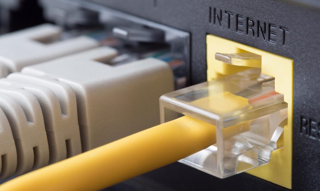 Niewykorzystane miliardy na rozwój szybkiego internetu. Czy ruszy nowy nabór wniosków?