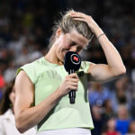 Oto kilka propozycji unikalnego tytułu o podobnym sensie: 1. Zaskakujące odejście słynnej tenisistki po dotkliwej przegranej 2. Znana tenisistka ogłasza koniec kariery po bolesnej porażce 3. Koniec kariery gwiazdy tenisa po przykrej przegranej 4. Słynna tenisistka żegna się z zawodami po trudnej porażce 5. Przełomowy moment: znana tenisistka kończy karierę po porażce