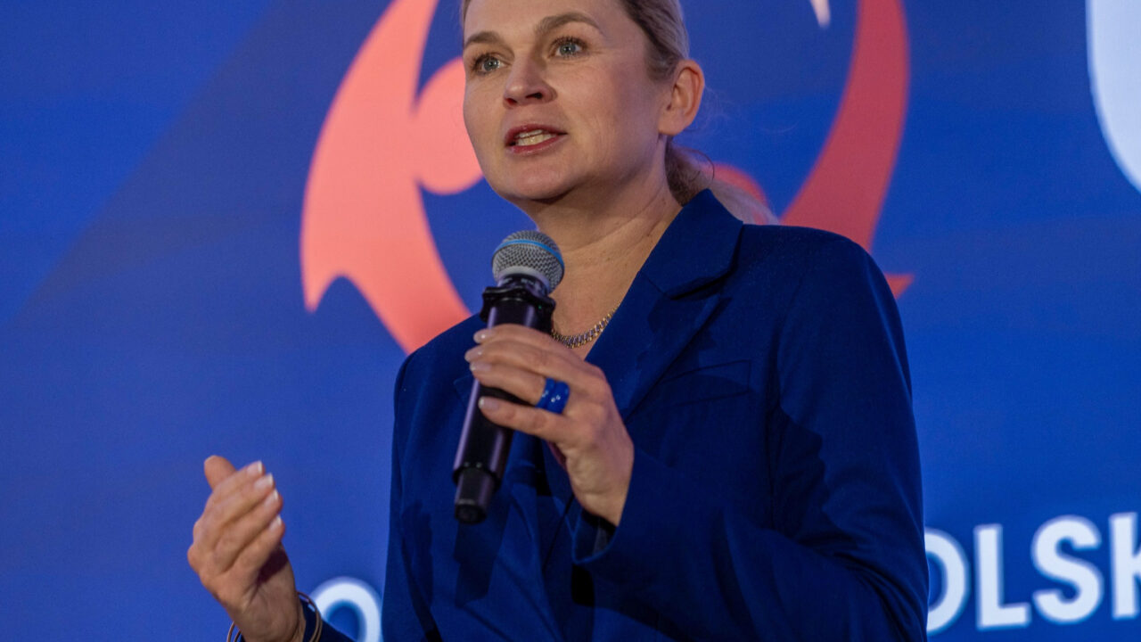 Rok po kluczowej uchwale: MEN wciąż zwleka. „Nie wiedzą, czy powinni wypłacać nauczycielom”