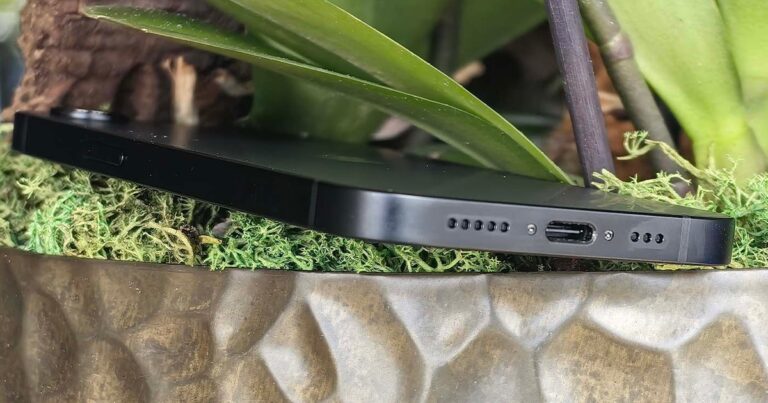 Apple podjęło wyzwanie na rynku niedrogich telefonów. Czy nowy, taniejszy iPhone 16e sprosta wymaganiom?