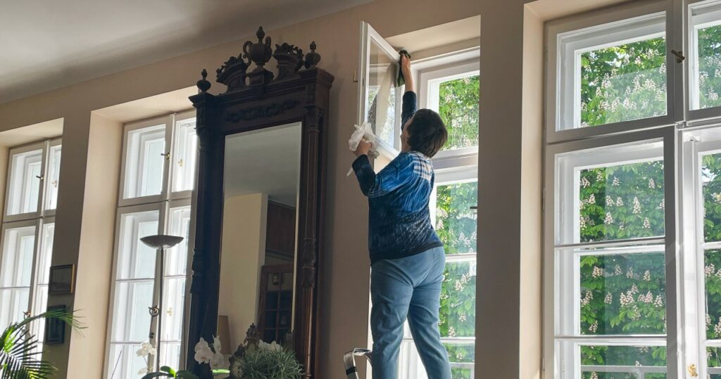 Sprzątanie już nie za grosze – lodówka za 90 zł, łazienka za 150 zł