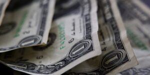 Notowania dolara amerykańskiego względem złotego 11 listopada 2025 roku