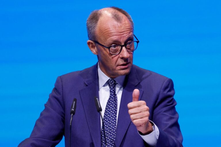 Oto kilka propozycji przeredagowanego tytułu: 1. Kanclerz Niemiec i Trump omówili strategię wobec Ukrainy. "Porozumieli się co do procedury" 2. Rozmowa kanclerza Niemiec z Trumpem na temat planu dla Ukrainy. "Ustalili wspólne działania" 3. Niemiecki kanclerz i Trump wspólnie ustalili procedurę ws. Ukrainy 4. Trump i kanclerz Niemiec dyskutowali o planie dla Ukrainy – osiągnięto porozumienie proceduralne 5. Uzgodniona procedura podczas rozmów Trumpa z kanclerzem Niemiec o Ukrainie