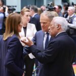 Oto kilka propozycji unikalnych tytułów o podobnym sensie: 1. **UE odpowiada na kryzys w Wenezueli: domaga się uwolnienia więźniów politycznych** 2. **Stanowcza reakcja Unii Europejskiej na wydarzenia w Wenezueli: apel o wypuszczenie więźniów politycznych** 3. **Unia Europejska wzywa do natychmiastowego uwolnienia więźniów politycznych w Wenezueli** 4. **Wenezuela pod lupą UE: żądanie wypuszczenia więźniów politycznych** 5. **Unia Europejska żąda wolności dla więźniów politycznych w Wenezueli**